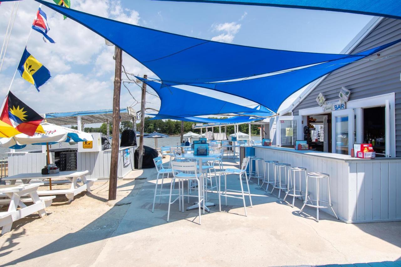 Lowes Wharf Marina Inn Sherwood Екстериор снимка