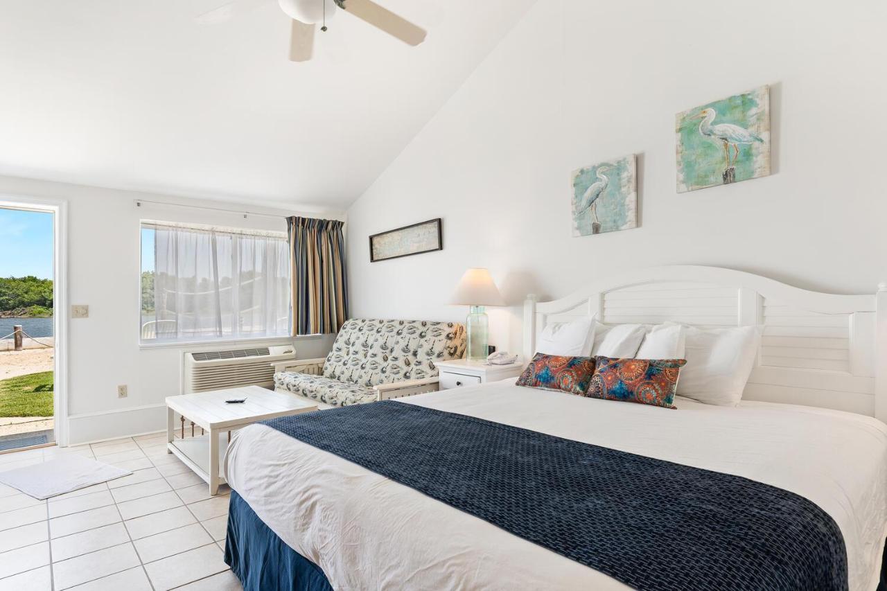 Lowes Wharf Marina Inn Sherwood Екстериор снимка