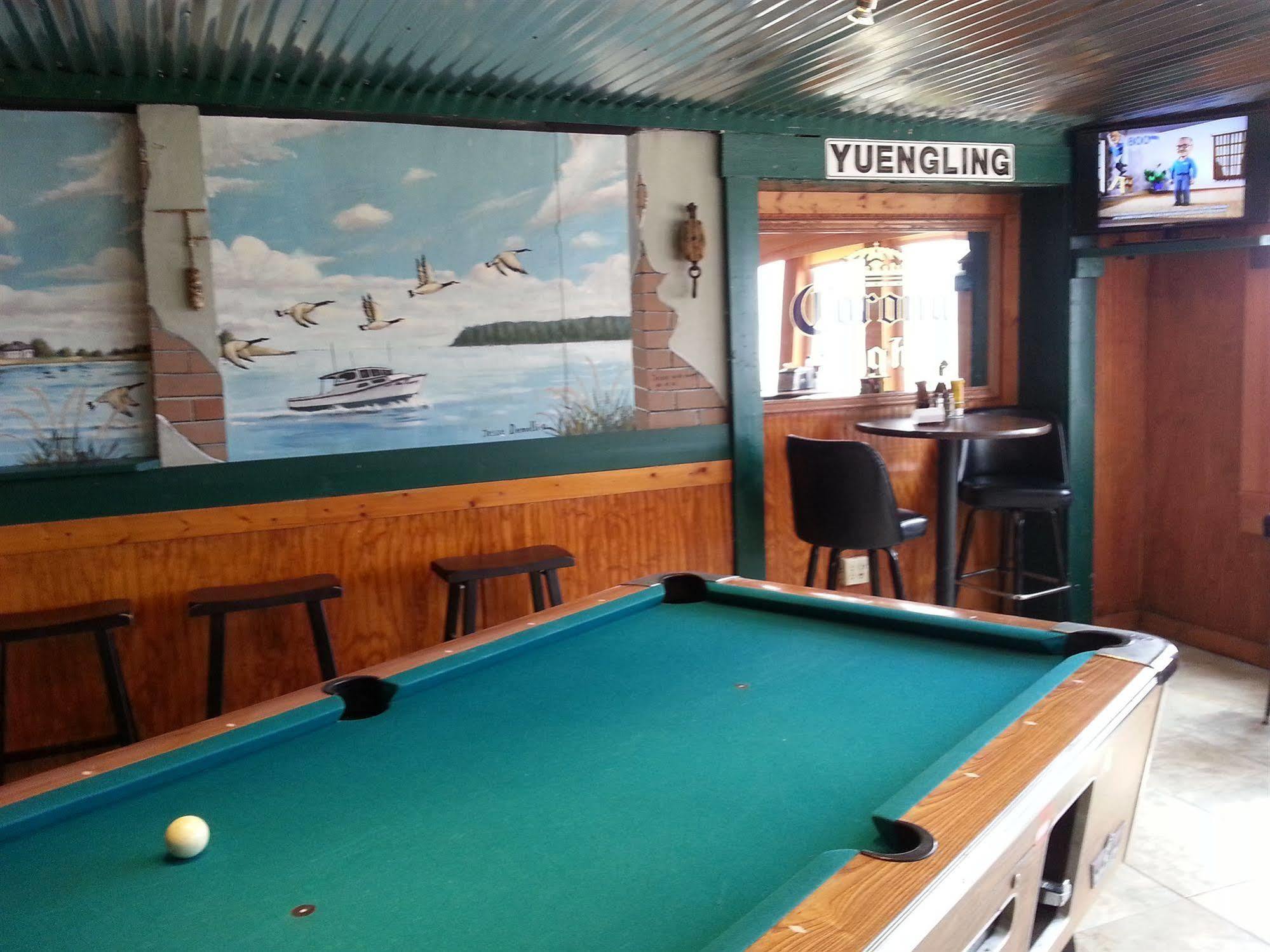 Lowes Wharf Marina Inn Sherwood Екстериор снимка